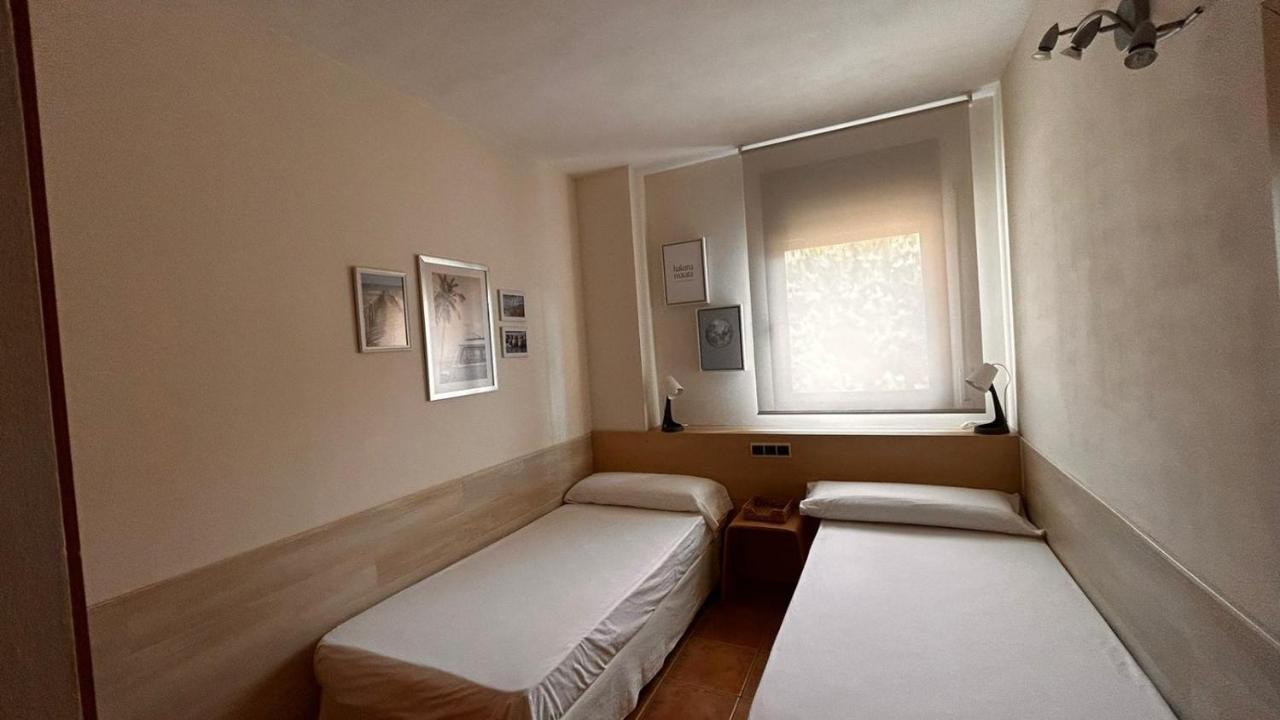 Apartamentos Los Tulipanes Salou Esterno foto